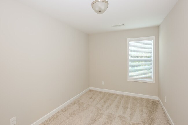 Building Photo - 116 Rowan St