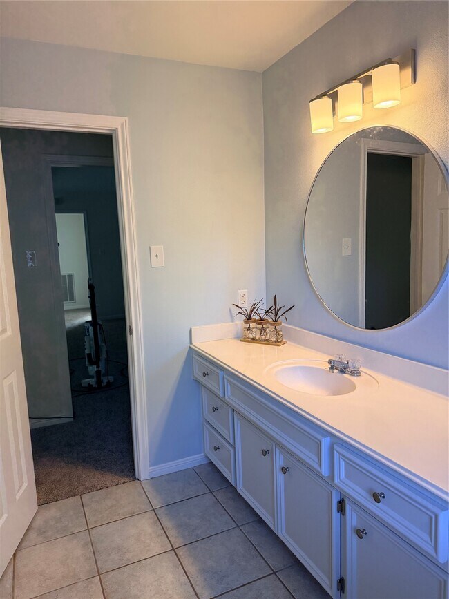 Building Photo - 2201 Summer Reef Dr