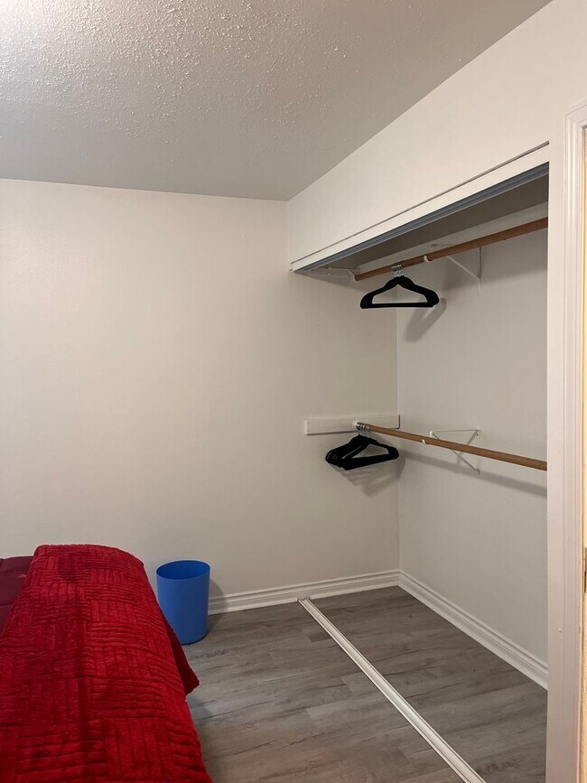 Building Photo - Bradley Short Term Rental