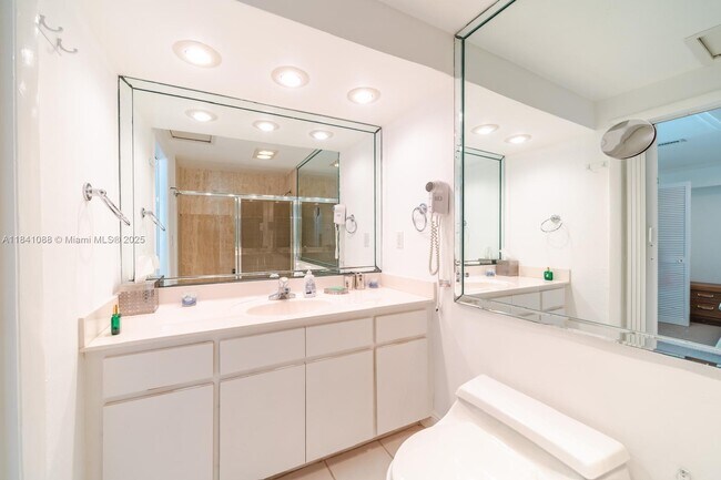 Building Photo - 1408 Brickell Bay Dr
