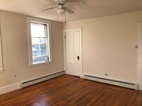 Building Photo - 126 Pleasant St