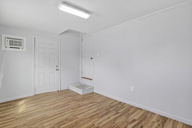 Building Photo - 1410 S 24th Ave