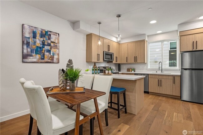 Building Photo - 105 NW 39th St