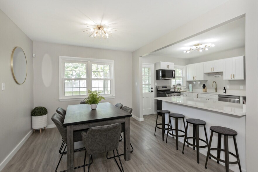 Building Photo - 754 Hemlock Dr