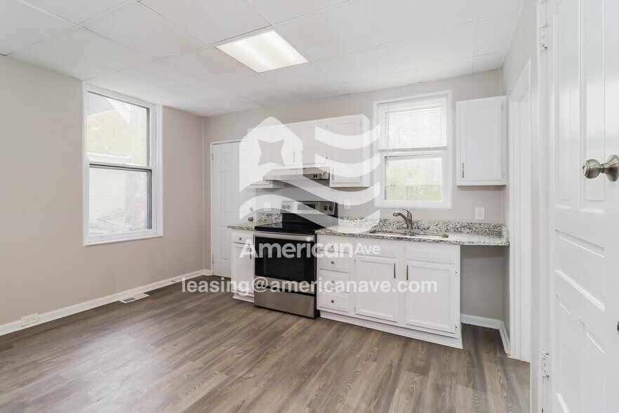 Building Photo - 315 E 41st St
