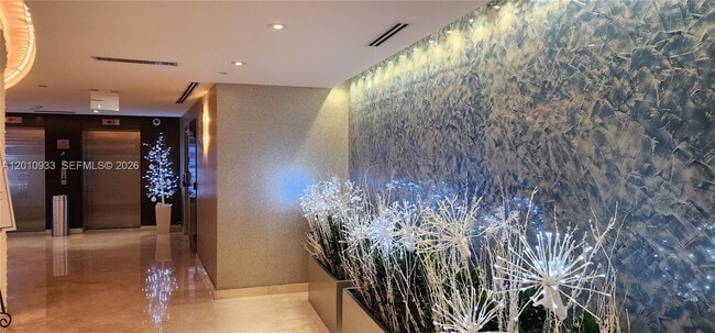 Building Photo - 15811 Collins Ave