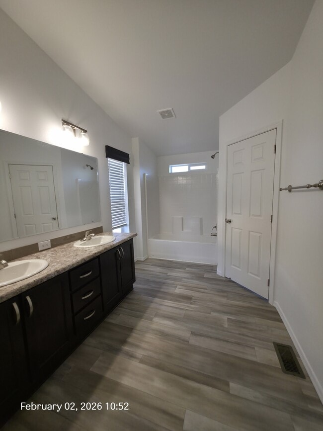 Building Photo - 3950 E Philip Ave