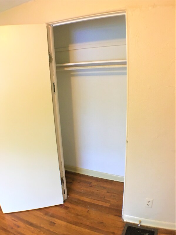 Building Photo - 432 E 16th Ave