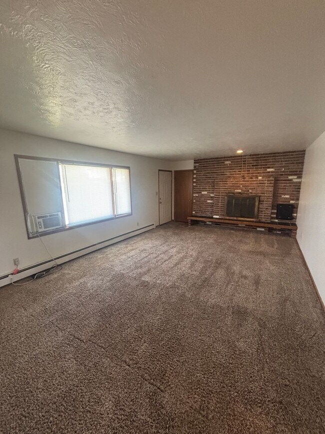 Building Photo - Maple Ave Duplex