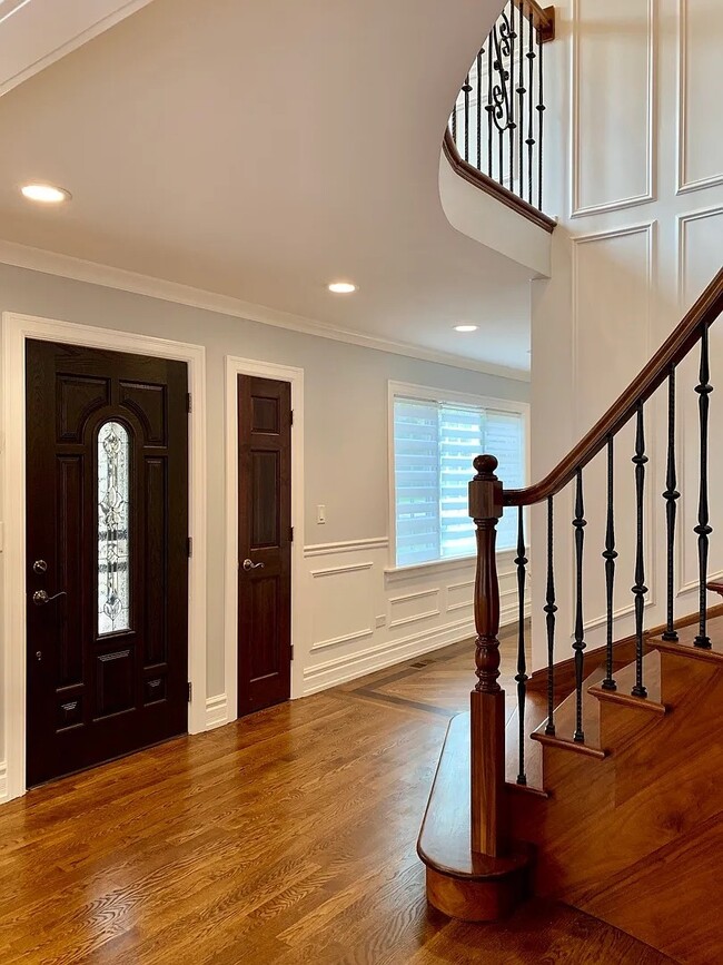 Building Photo - 131 Montgomery Ln