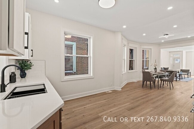 Building Photo - 2921 W Oxford St