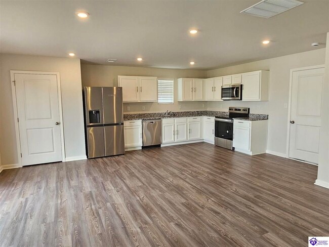 Building Photo - 601 Ashwood Ave