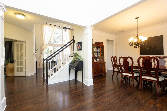 Building Photo - 301 Knowle Pl