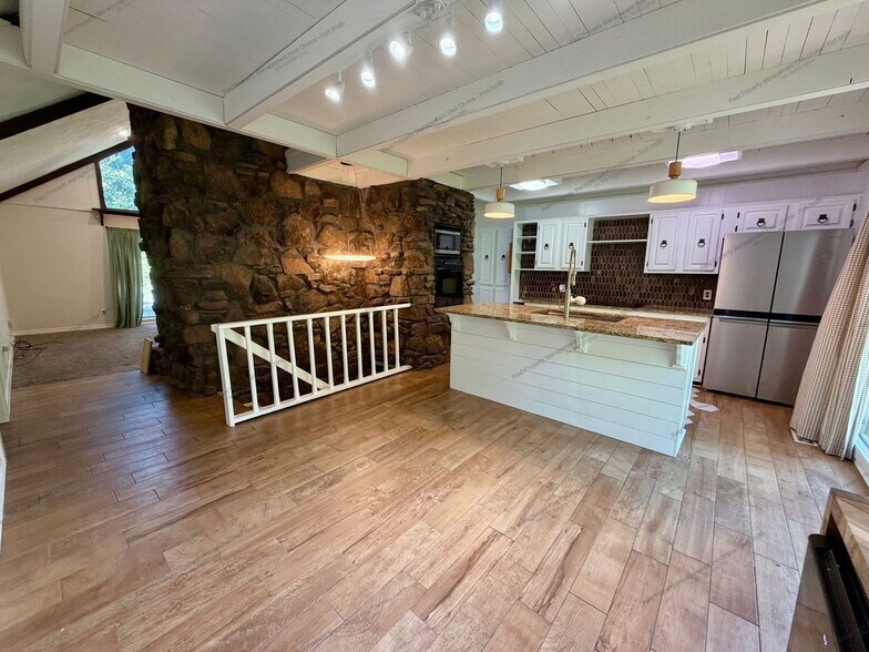 Building Photo - 602 Azure Hills Dr