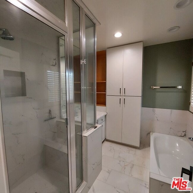 Building Photo - 341 S Rodeo Dr