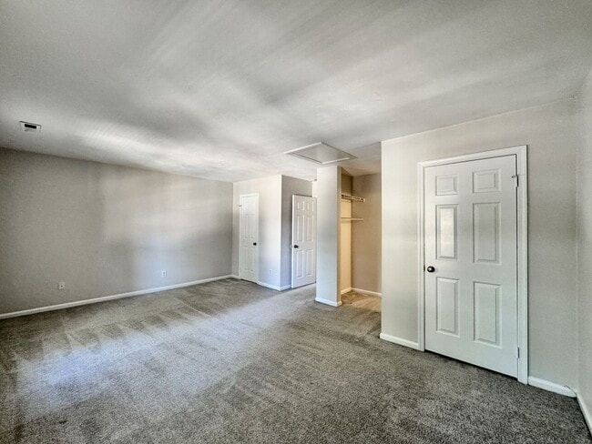 Building Photo - All Brick, End Unit Townhome in Kempsville...