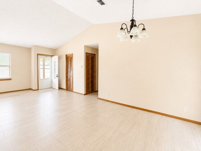 Building Photo - 603 Plantation Village Dr