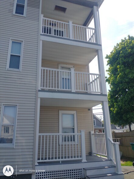 Building Photo - 85 Lynnfield St