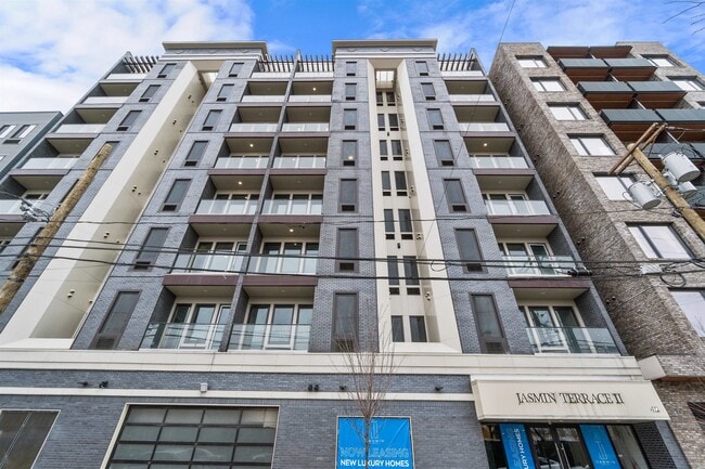 Building Photo - 412 Whiton St