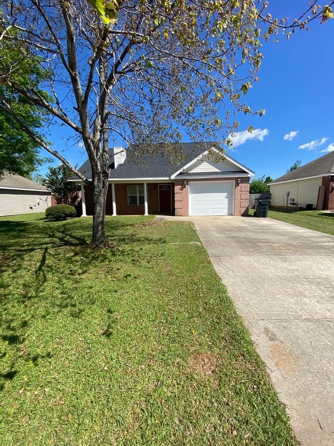 Building Photo - 204 Wembley Dr