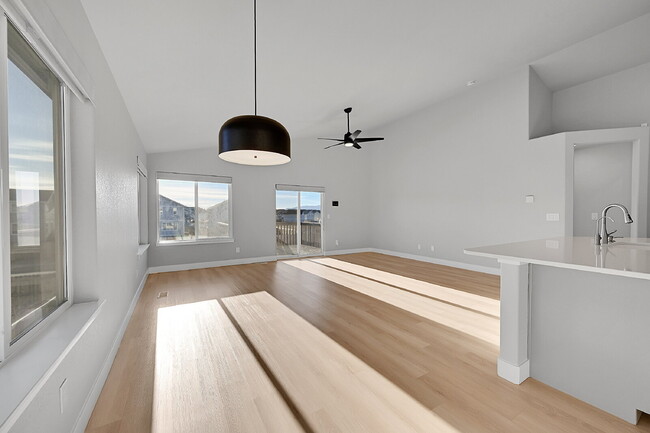 Building Photo - $2,650.00, 5-bed, 3-bed ranch-style home located in Colorado Springs with a large back yard.