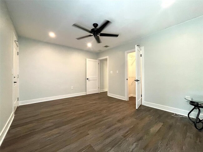 Building Photo - 807 E Riverside Dr