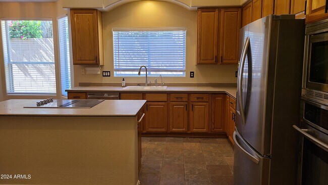 Building Photo - 14206 S 12th Pl