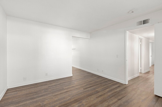Building Photo - 433 Autumn Dr