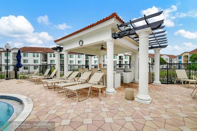 Building Photo - 923 Villa Cir