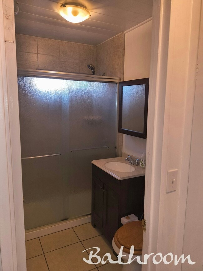 Building Photo - 2564 Elwood Ave