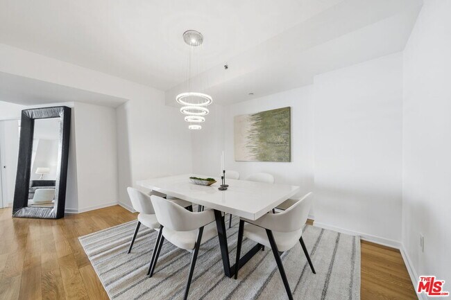 Building Photo - 13650 Marina Pointe Dr