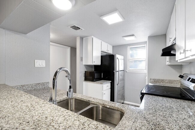 Building Photo - 11003 Mt Boracho Dr