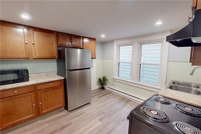 Building Photo - 118 Pries Ave