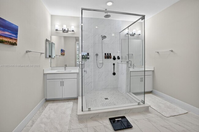 Building Photo - 1402 SW 4th Ave