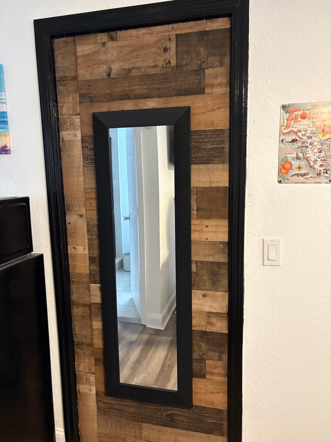 Building Photo - 191 NW 17th Ct