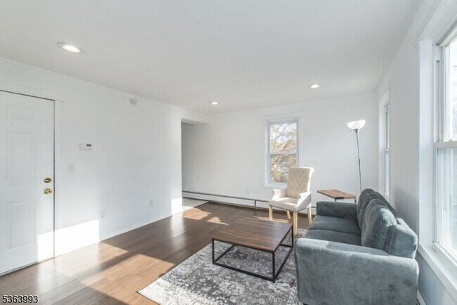Building Photo - 14 Fidelity Pl