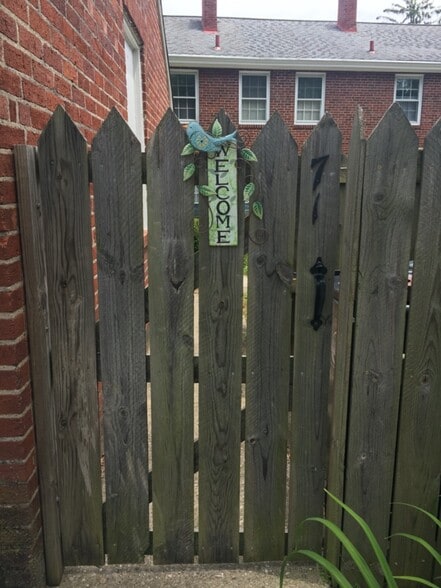 Building Photo - 3871 Beech St