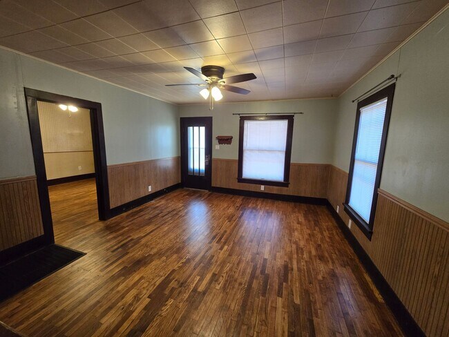 Building Photo - 2-bedroom Bungalow with Spacious Kitchen, Large Covered Porch and Large Garage