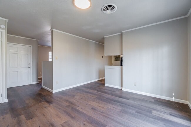 Building Photo - * Move-In Special * Beautiful 4 Bed / 3 Ba...