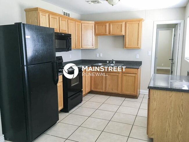 Building Photo - 3 Bedroom Pet-Friendly Home in Phoenix, AZ...