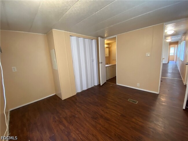 Building Photo - 2211 Cantor Ln