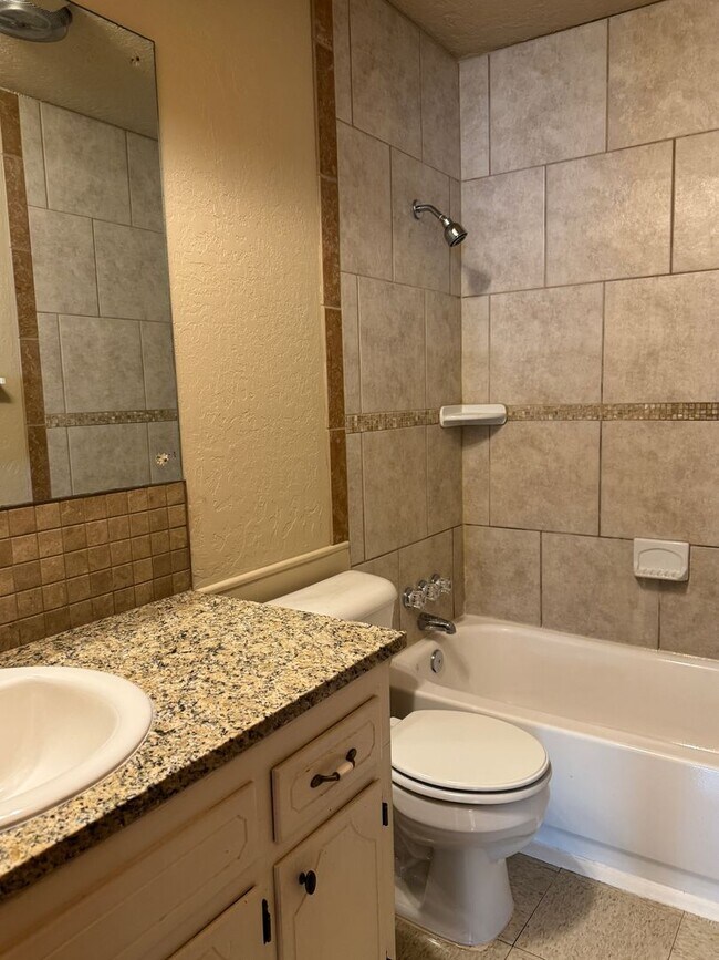 Building Photo - 3011 NE Cimarron Trail