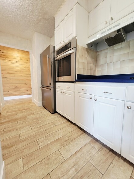 Kitchen - 1100 Erie Ave
