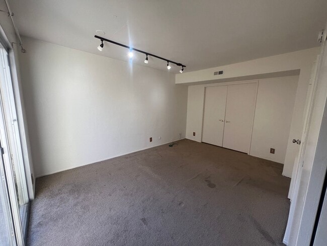 Building Photo - ***$1000 off of 1st months rent*** Condo N...
