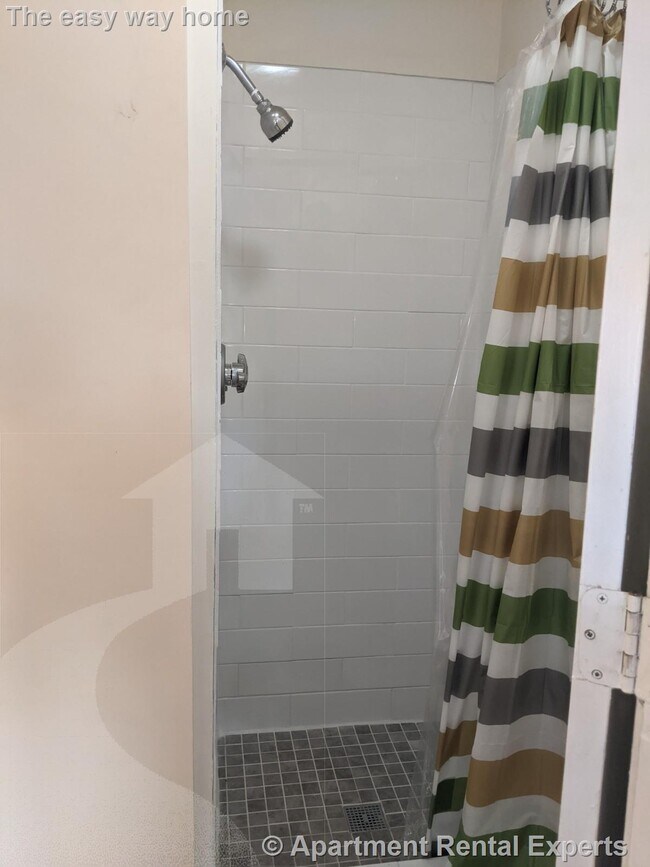 Building Photo - 2 Evergreen Square