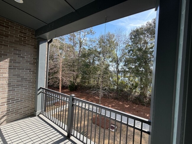 Building Photo - Midtown Townhouse