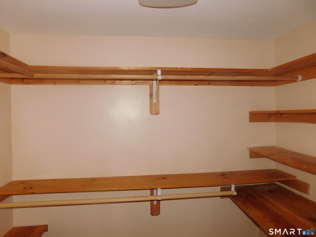 Building Photo - 6 Daybreak Ln