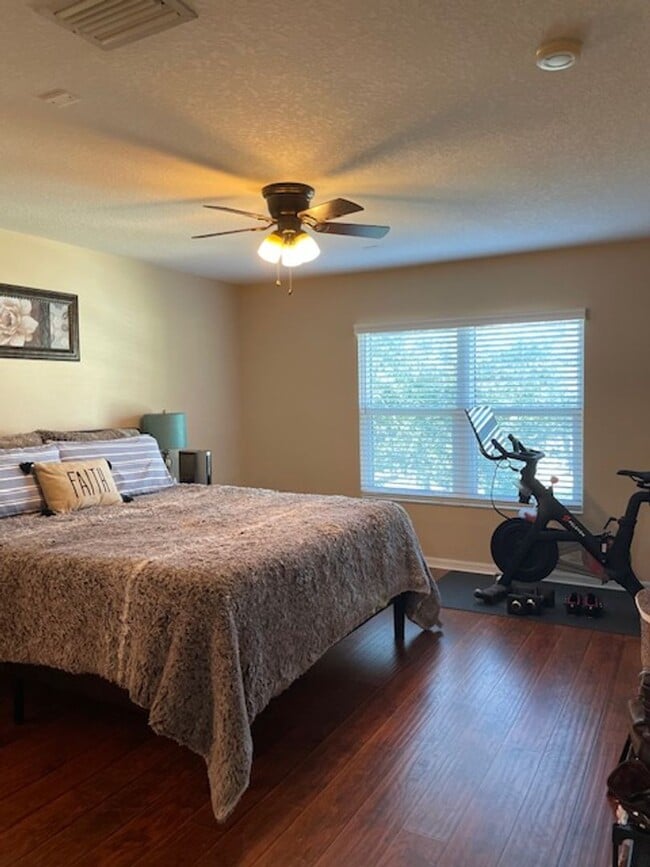 Building Photo - 2 Bedroom 2 1/2 Bath Townhouse in ST, next to MacDill Air Force Base