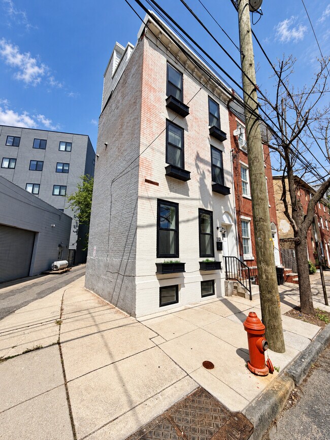 Building Photo - 117 E Allen St