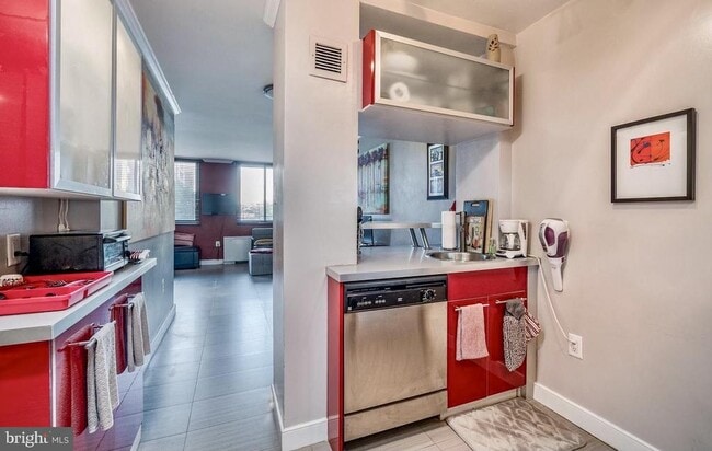 Building Photo - 801 N Pitt St